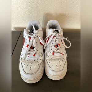 Nike Air Force 1 Low White Red Swoosh Sneakers Size 6Y Womens 7.5